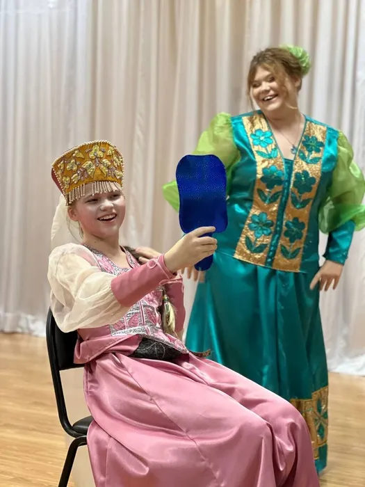 Фотография обучающихся объединения "Театр на подушках". Сказка "Морозко"