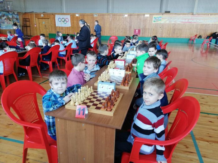 Фотография участников "Традиционного открытого турнира по шахматам на кубок СПК (колхоза) "Знамя Ленина"